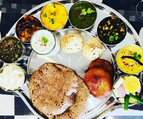 Traditional Kumaoni thali with bhat ki churkani, kafuli, baadi, and local delicacies served at Ecoescape Mukteshwar